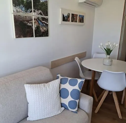 The Elegant Cap Esterel